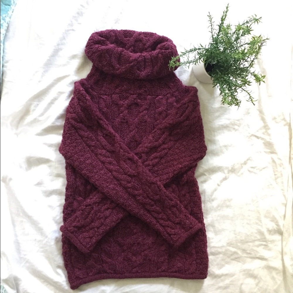 Maroon turtle neck sweater